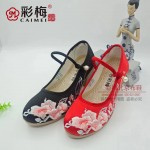 007-102 红 中国风古典女绣花单鞋